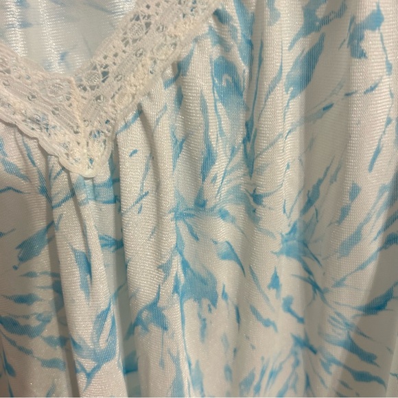 Vintage Gotham New York‎ medium, White and Blue Floral Nightgown - Picture 11 of 11